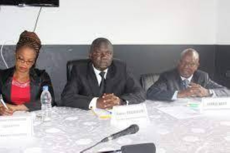 Amos Béonao (au centre) promet une soirée féérique (DR)