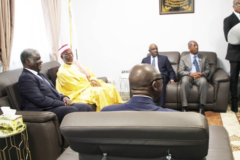 ...Au siège national du Cosim avec le Cheick Ousmane Diakité Joséphine Kouadio (DR)