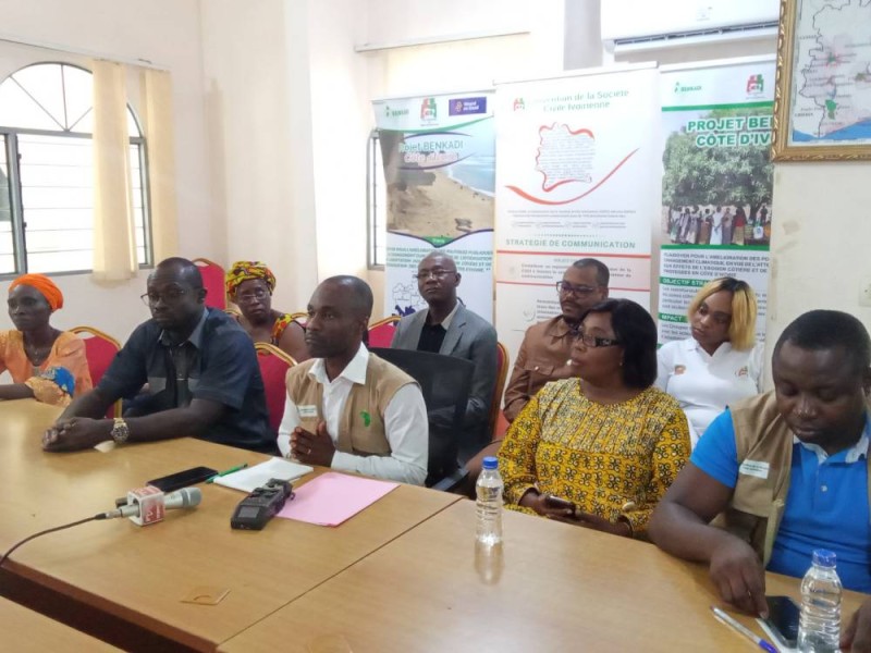 Des membres de la Convention de la société civile ivoirienne, partenaires au projet Benkadi appellent à l’application des décrets pris. (Photo DR)