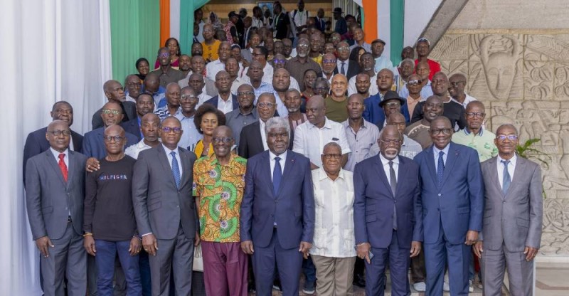 Le Premier ministre et les anciennes gloires du football ivoirien