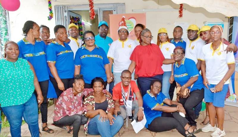 L'Ong Cœur Glorieux a offert des kits alimentaires et des médicaments aux enfants séropositifs du Ruban rouge Côte d'Ivoire. (Ph: Dr)