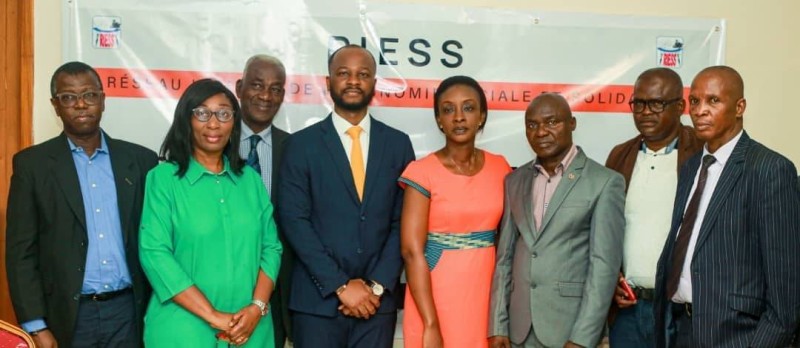 Photo de famille avec le président du RIESS. (Ph: Dr)