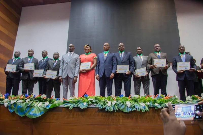 Des personnalités décorées pour leur contribution au développement de l'Enseignement supérieur