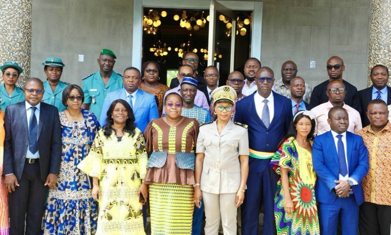Photo de famille de l'atelier regional du fleuve Mano