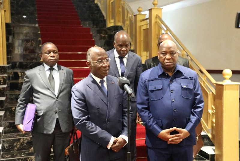 Le ministre Léon Kacou Adom a également eu des entretiens avec Bernard Goumou, le Premier ministre guinéen. (DR)