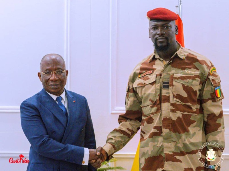 Au cours de son bref séjour de 24 heures dans la capitale guinéenne, l’Envoyé du Président Ouattara a été reçu en audience par le Chef de l’État, le Colonel Mamadi Doumbouya. (DR)
