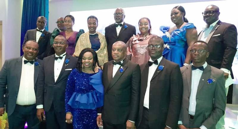 La présidente de L'Ong Mildoves, Linord Rachel Moudou et son Comité d'organisation. (Ph: Dr)