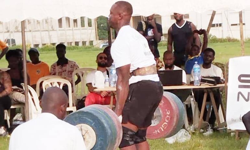 Un des compétiteurs en pleine démonstration de sa force physique. (Ph: Dr)
