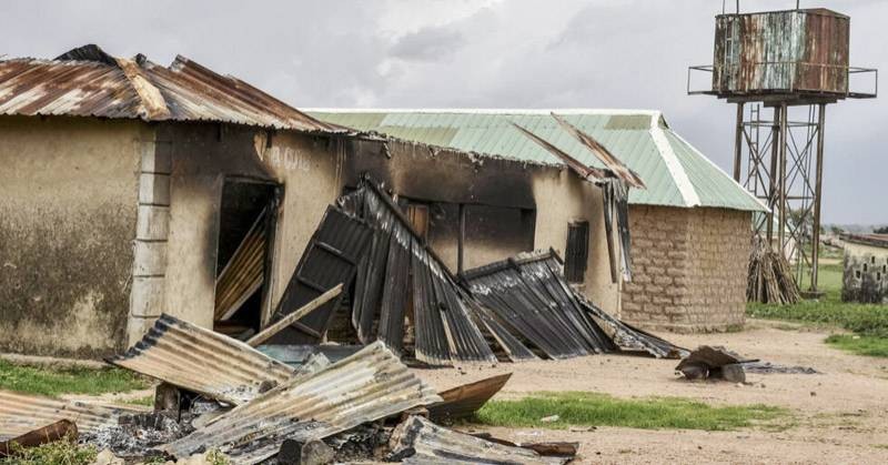 Une maison incendiée suite à une attaque à Mangu, dans l'État du Plateau au Nigeria, le 20 mai 2023. AFP