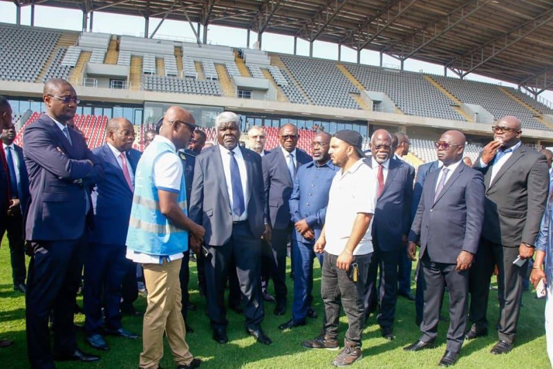 Le premier ministre et des ministres visitent le stade de Yamoussoukro (DR)