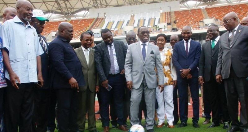 Le président du Cesec, Dr Aka Aouélé en inpection au stade Alassane Ouattara d'Ebimpé