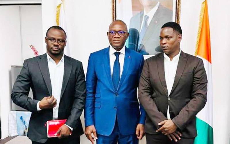 Le ministre Adjé Silas Metch (au centre) a engagé les responsables de Vtc à apporter leur contribution à la réussite de la Can 2023 qui débute dans quelques jours. (Ph: Dr)