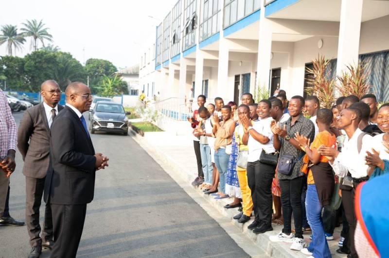 Le ministre N'Guessan Koffi a prodigué des conseils aux élèves.