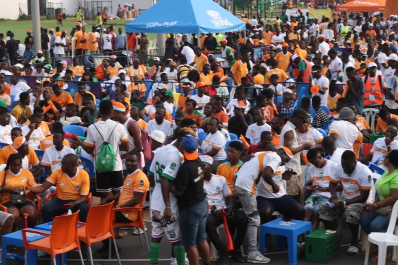 Des milliers de jeunes étaient à l'Agora pour suivre le match Côte d'Ivoire-Nigeria. (DR)