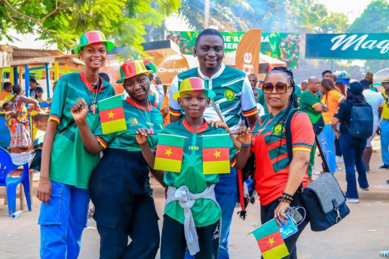 Des supporters camerounais prêts à embarquer pour Bouaké (Photo Bavane)