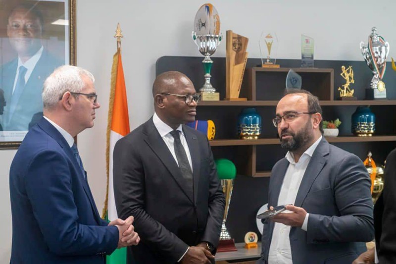 Le ministre délégué, chargé des Sports et ses hôtes. (Ph: Dr)