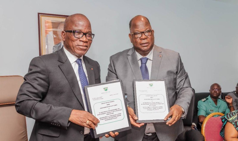 Les ministres Assahoré et Tchagba