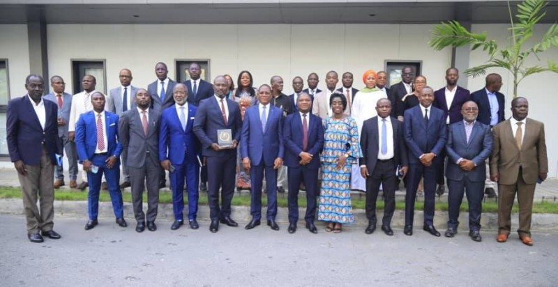 Bruno Koné honore les lauréats du Prix national d'excellence (DR)