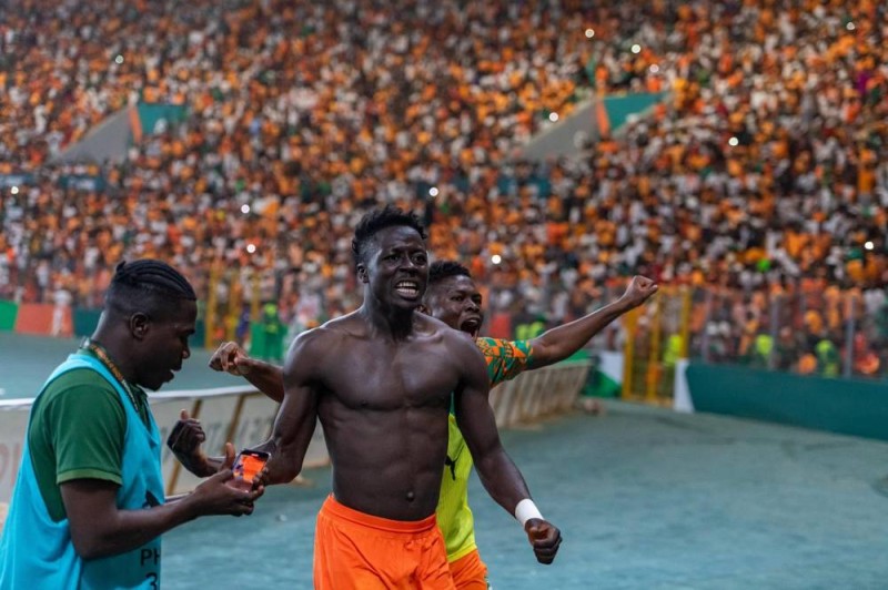 Diakité Oumar, l'auteur du 2e but ivoirien, exclu pour avoir ôté son maillot. (Ph: Dr)