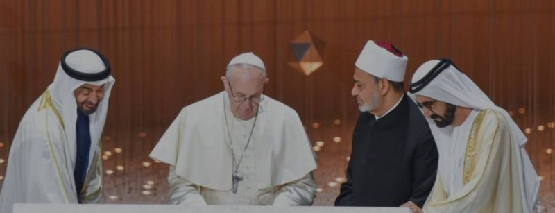 Son Éminence Dr Ahmed Al-Tayeb, Cheikh d'Al-Azhar al-Sharif, et sa Sainteté le Pape François, Pape de l'Église catholique lors de la rencontre du 4 février, à Abu Dhabi.