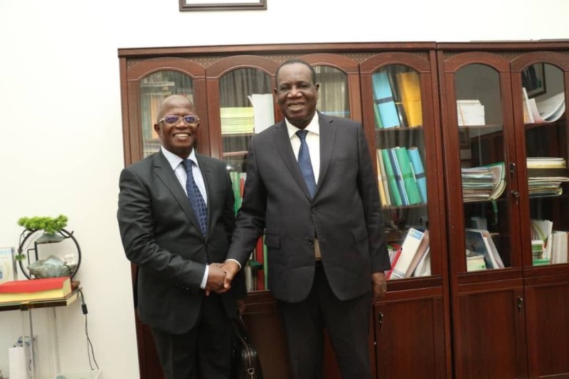 Ahoua N'Doli Théophile, très heureux d'accueillir son homologue guinéen. (DR)