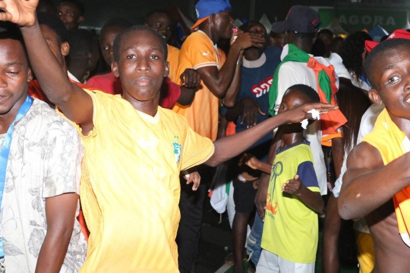 Toutes les rues d'Abobo bondé de monde après la qualification de la côte d'ivoire pour la finale. (Franck YEO)