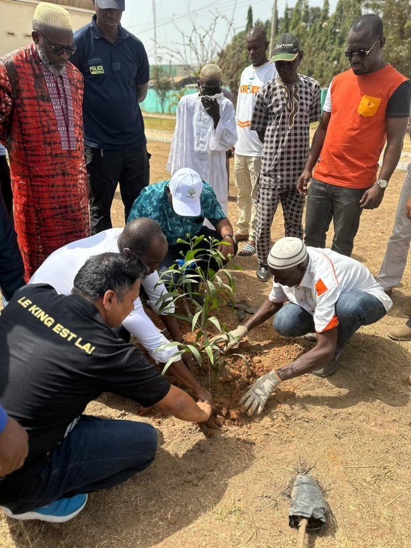 Un planting symbolique (DR)