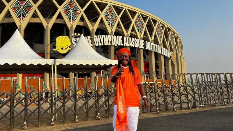La ministre Mariatou Koné avant le match Côte d'Ivoire-Nigeria. (Ph: Dr)