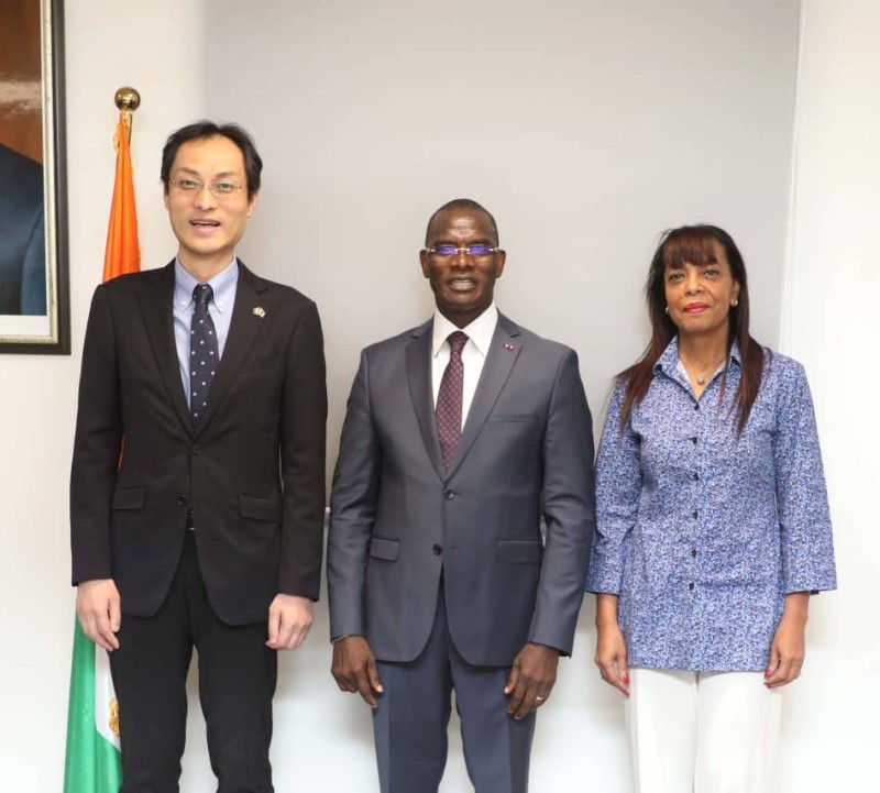 Le ministre de l'Intérieur et de la Sécurité, Vagondo Diomandé au (centre) a exprimé sa gratitude aux deux partenaires pour leur appui. (Ph: Dr)