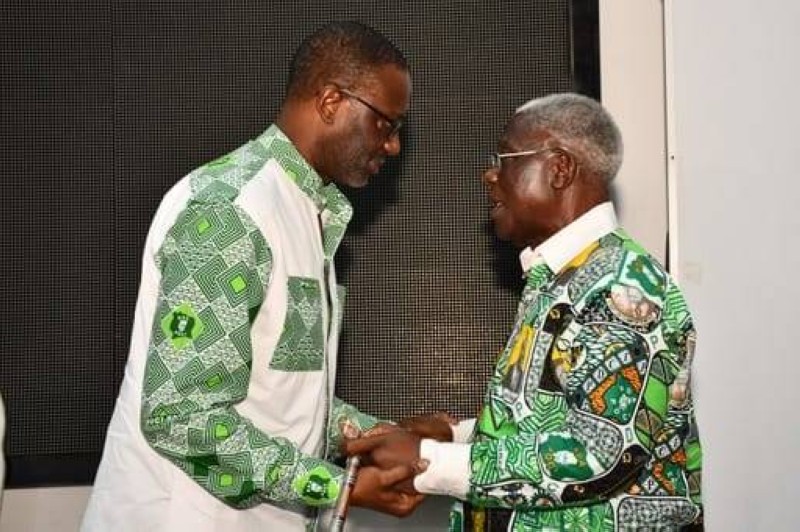 Tidjane Thiam et Alphonse Djédjé Mady échangeant les civilités. (Ph: Dr)