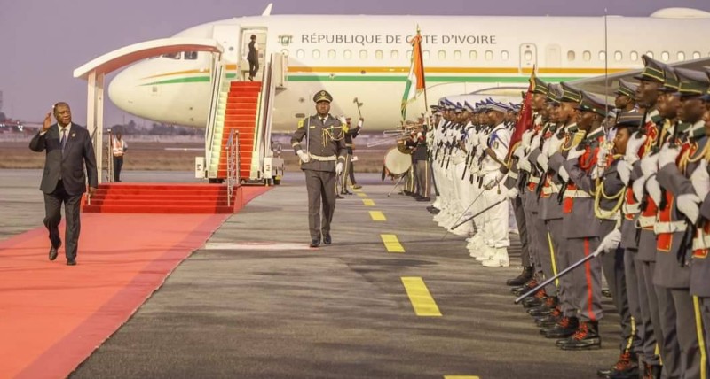 L'arrivée à Abidjan du Président Alassane Ouattara, après le Sommet extraordinaire des Chefs d'Etat et de gouvernement de la Cedeao