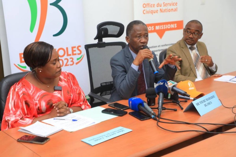 Le directeur général de l'Oscn, Touré Mamadou, au ( Centre) et ses collaborateurs ont annoncé les couleurs des deux événements. ( Photo DR)