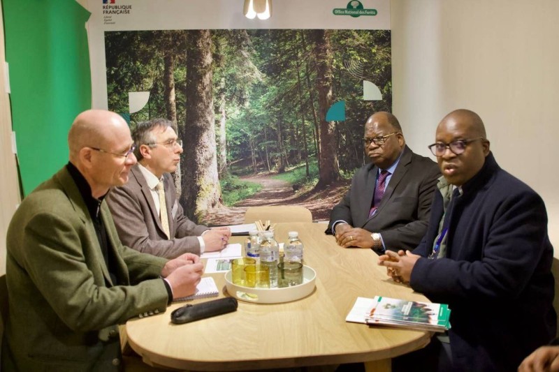 Le ministre Laurent Tchagba en compagnie de partenaires lors de sa tournée