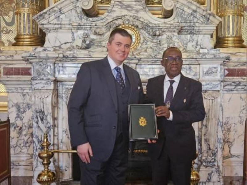 Le président du Cesec, Eugène Aka Aouélé et le sénateur Christophe André Frassa ont déssiné les contours de leur nouvelle collaboration.