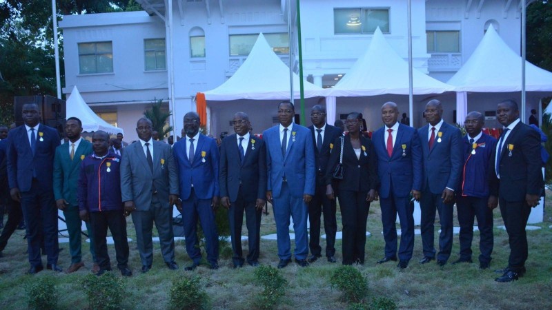 Photo de famille des agents de la Cie qui ont reçu la reconnissance de l'Etat