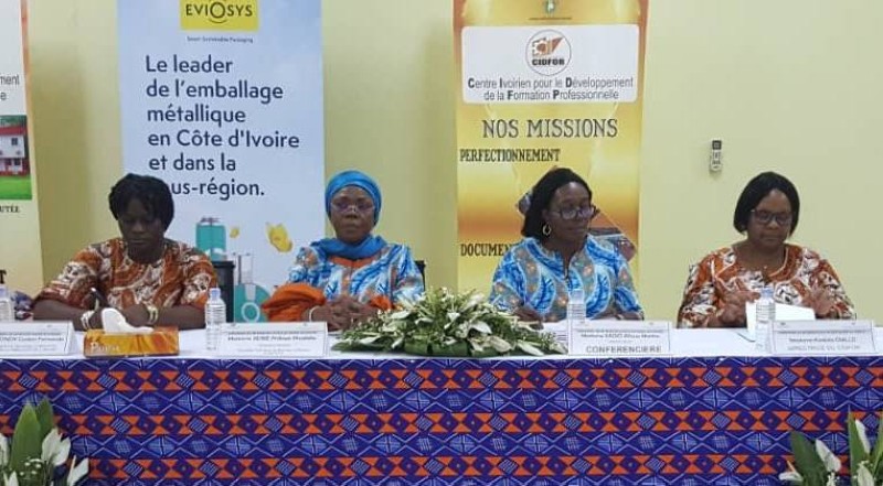 Conférence publique en vue de sensibiliser la gent féminine.