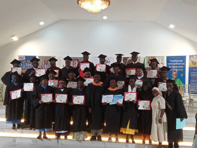 Les Coatches heureux de recevoir leur diplômes (Photo Bavane) 
