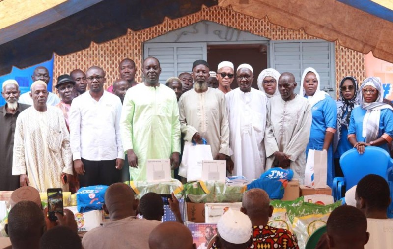 La caravane de solidarité #MoovAfrica à la grande mosquée de Grand-Bassam