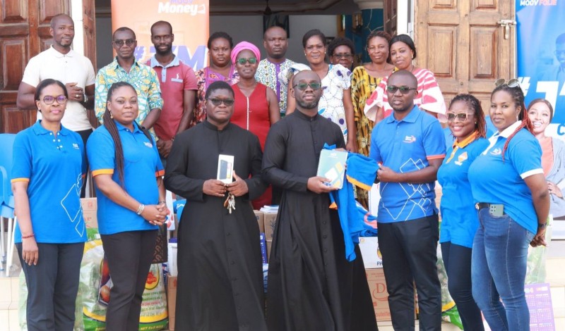 La caravane de solidarité #MoovAfrica à la Paroisse de Grand-Bassam