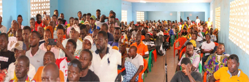 Des militants venus écouter M. Dembelé