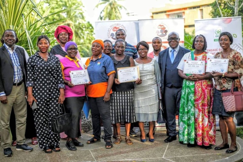 Les participantes ont reçu des certificats à la fin de la session. (Ph: Dr)