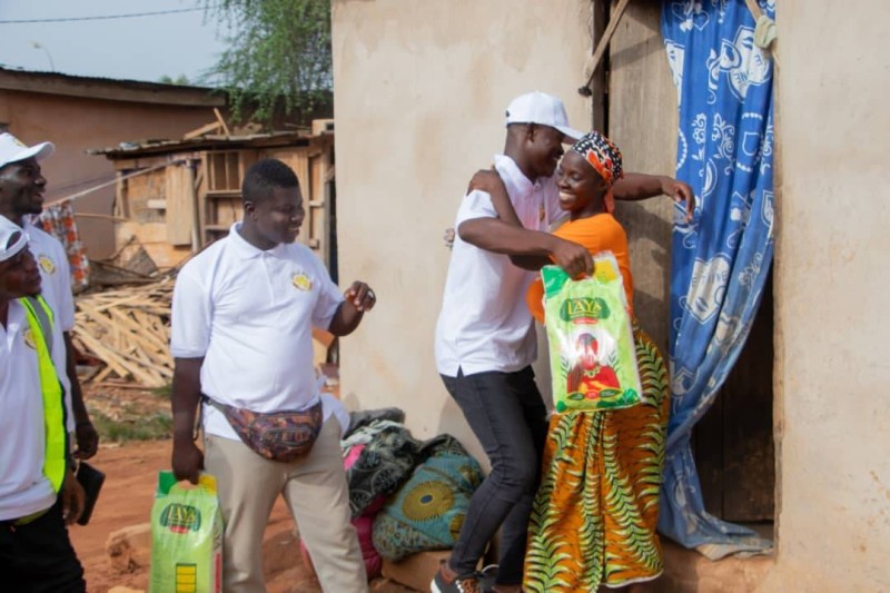 Des familles heureuses de recevoir les dons. (Ph: Dr)