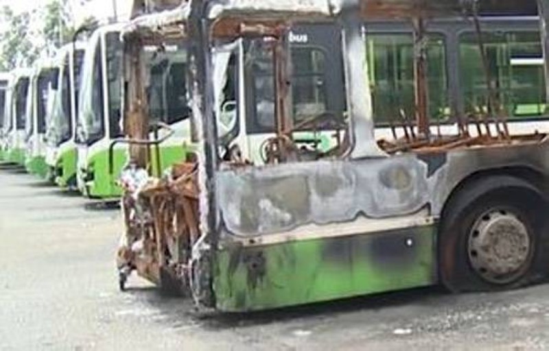 Des bus de la Sotra incendiés lors de manifestations. (Ph: Dr)