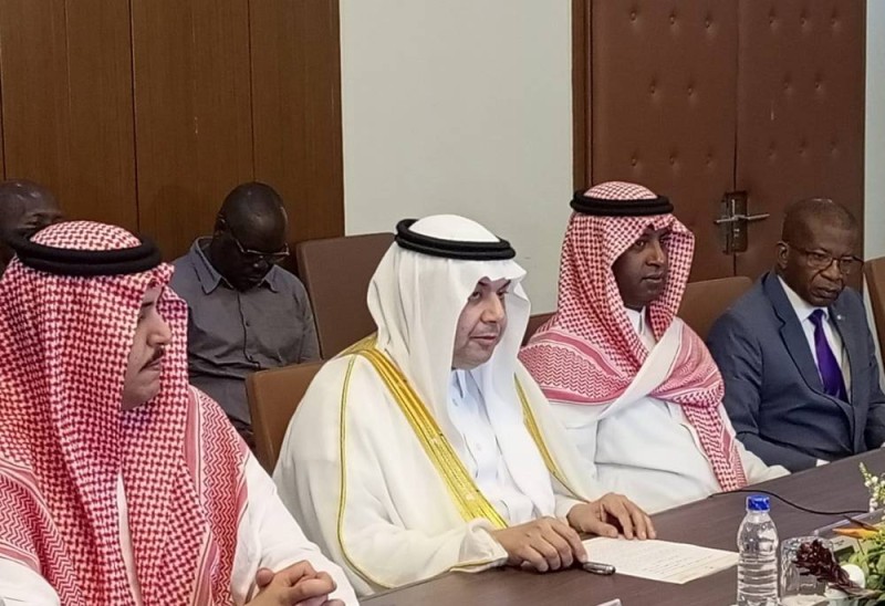 L’Ambassadeur du royaume d'Arabie Saoudite près la République de Côte d'Ivoire, S.E.M. Saad Bin Bakheat AlQathami au centre