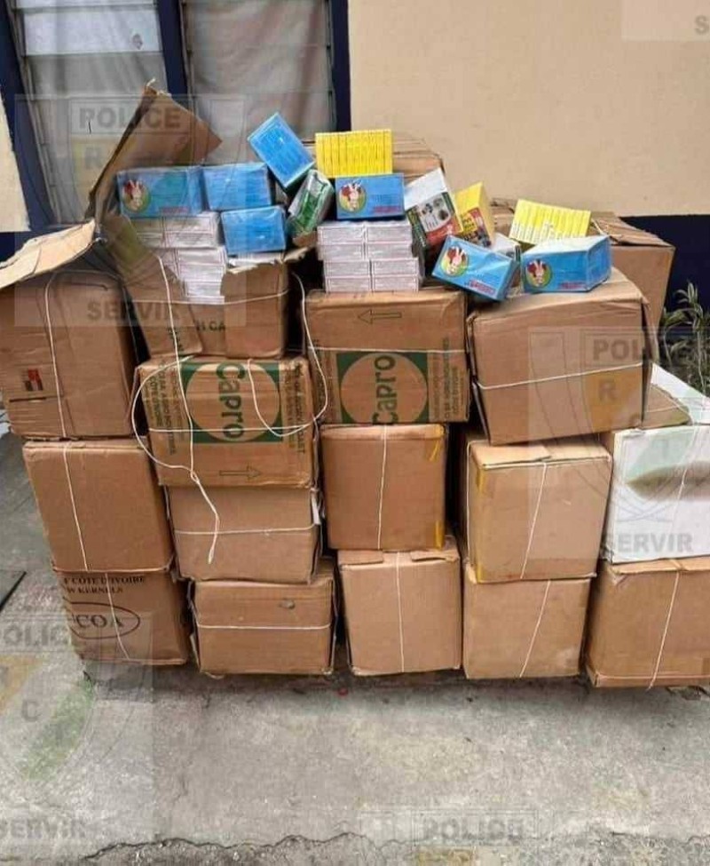 Une vue des 31 cartons saisis par les éléments de la police. (Ph: DGPN)