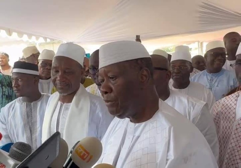 Le Président Ouattara après la prière. (Ph: Dr)