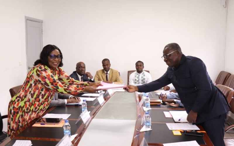 Le 1er vice-président Traoré Dominique et la présidente du Cndh