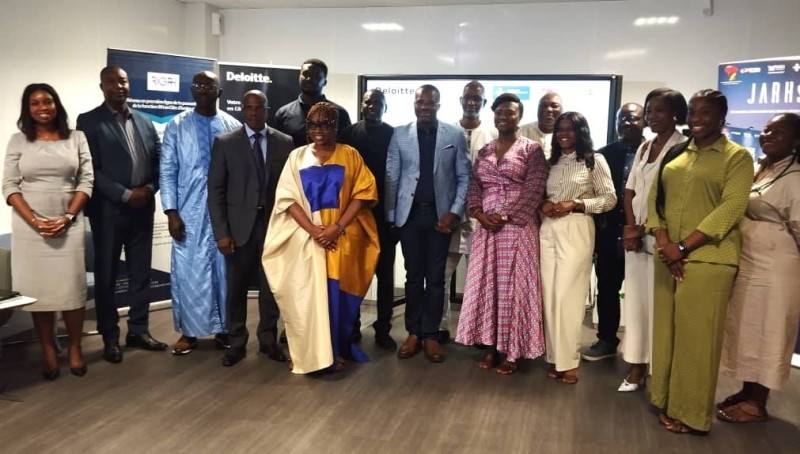 Photo de famille au siège du Cabinet Deloitte sis à Cocody après la conférence pour annoncer l'événement. (Ph: Dr)