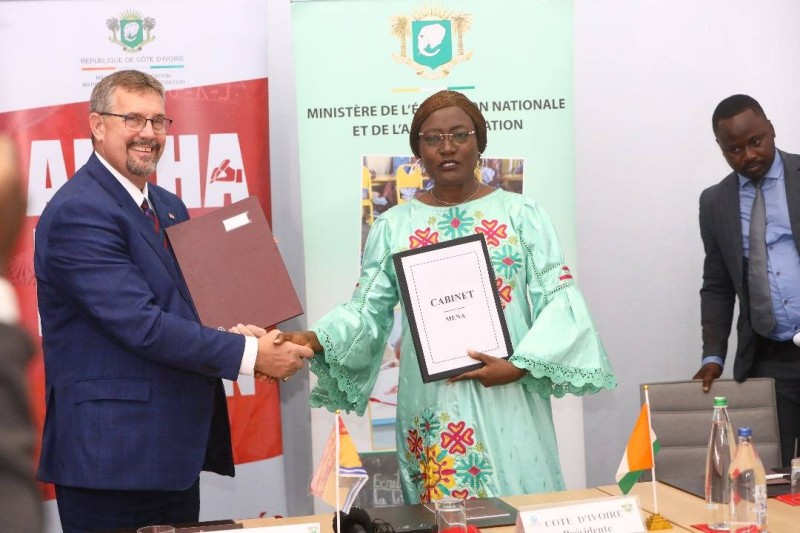 La ministre Mariatou Koné a affirmé que le partage de compétence contribuera à impacter positivement le système éducatif de ces deux pays. (DR)