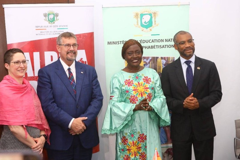 Cette signature d’accord s’est déroulée en présence d’Anderson Blanc, ambassadeur du Canada en Côte d’Ivoire. (DR)
